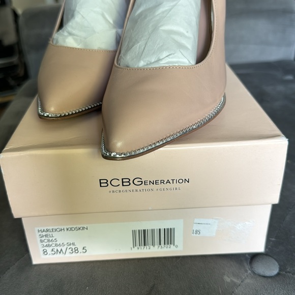 Like New Gorgeous Classic Nude Heels - Picture 1 of 5